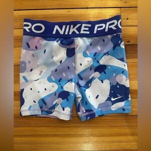 Nike, girls Nike pro shorts, size Large